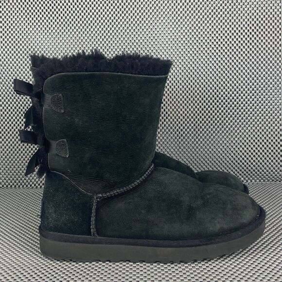 UGG Bailey Bow II Boots Womens Size 7 Black Leather Sheepskin Pull On Winter - Picture 1 of 12